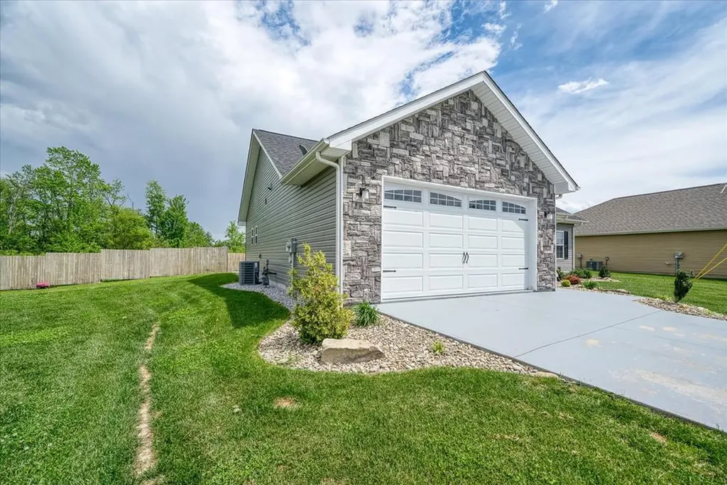 80 Sky View Meadow Drive Crossville TN 38555