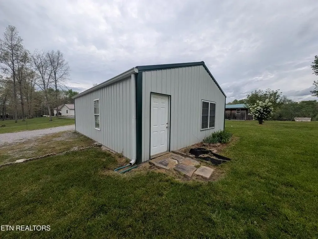 2546 Peavine Road Crossville TN 38571
