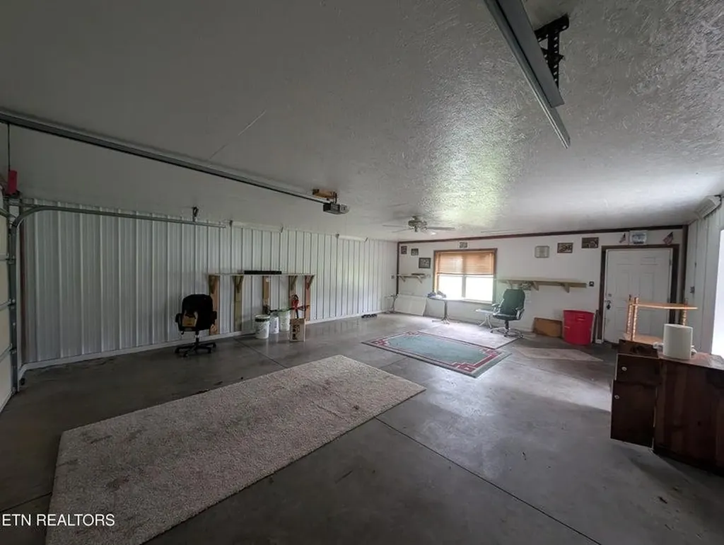 2546 Peavine Road Crossville TN 38571