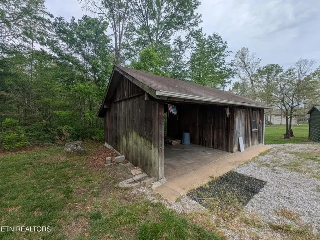 2546 Peavine Road Crossville TN 38571