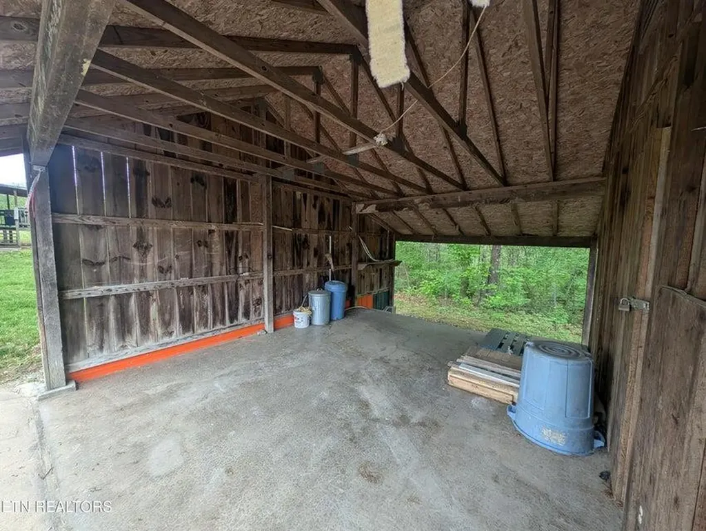 2546 Peavine Road Crossville TN 38571