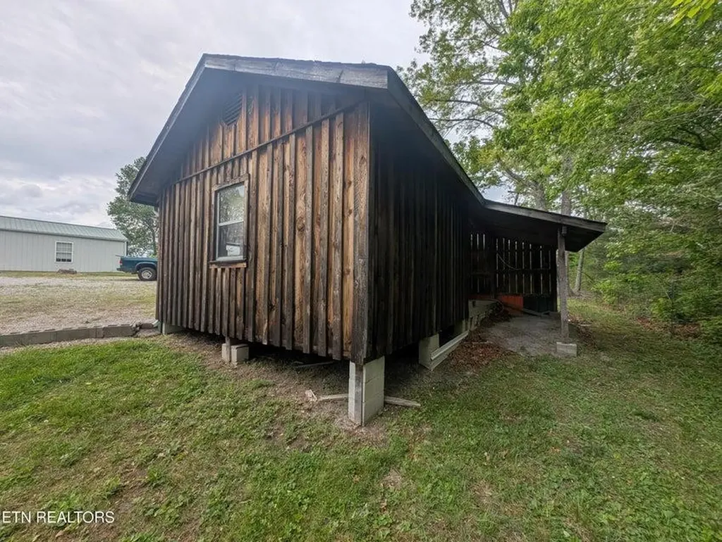 2546 Peavine Road Crossville TN 38571