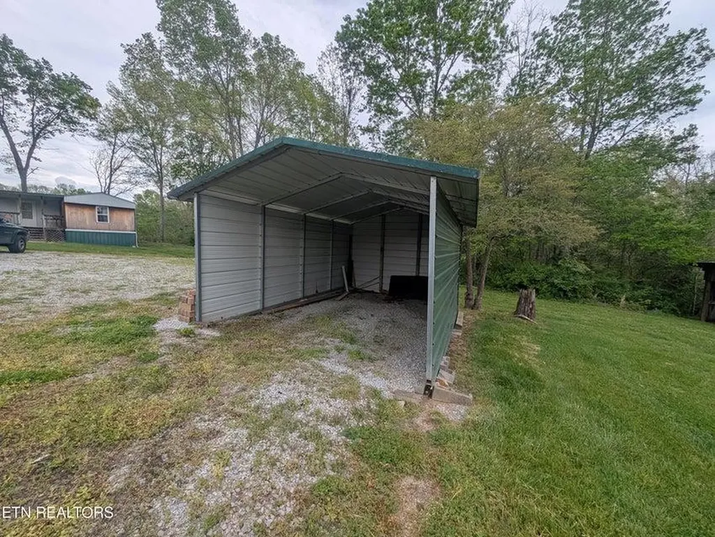 2546 Peavine Road Crossville TN 38571