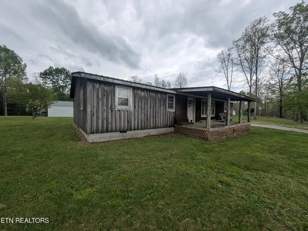 2546 Peavine Road Crossville TN 38571