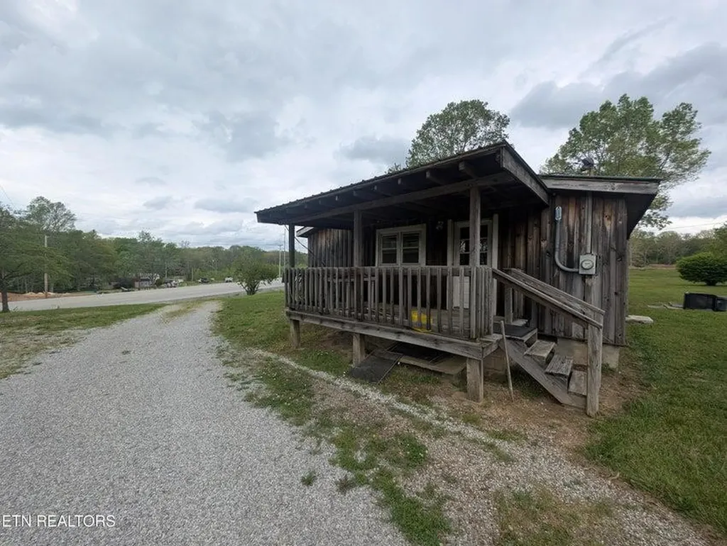 2546 Peavine Road Crossville TN 38571