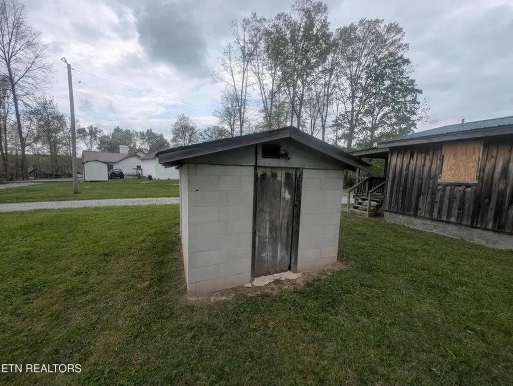 2546 Peavine Road Crossville TN 38571