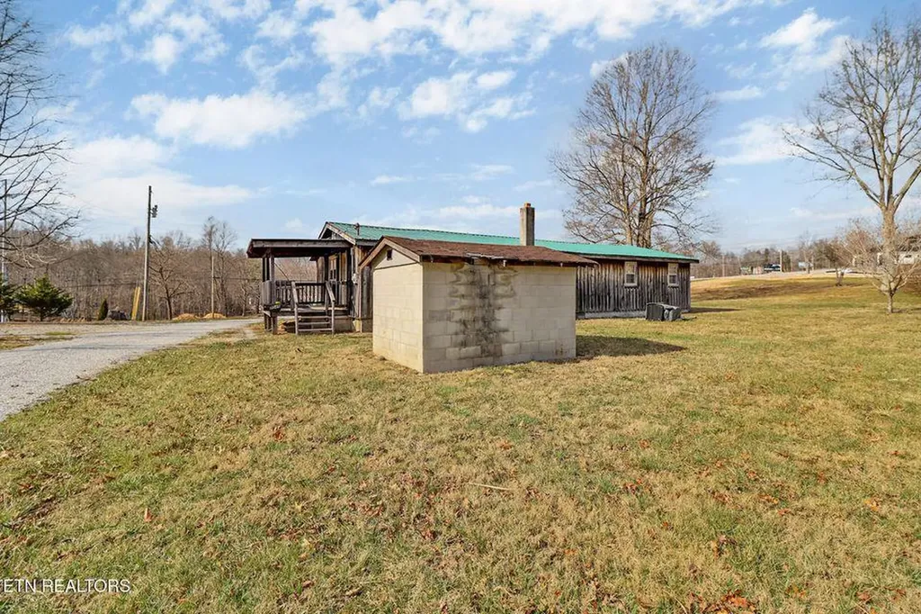 2546 Peavine Road Crossville TN 38571