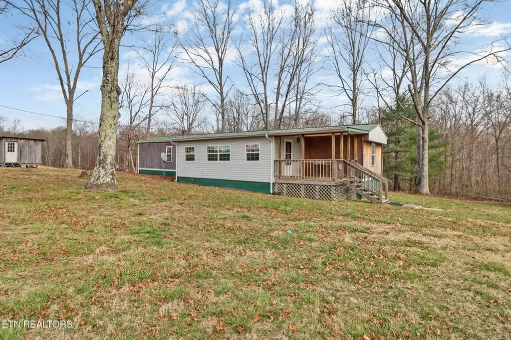 2546 Peavine Road Crossville TN 38571