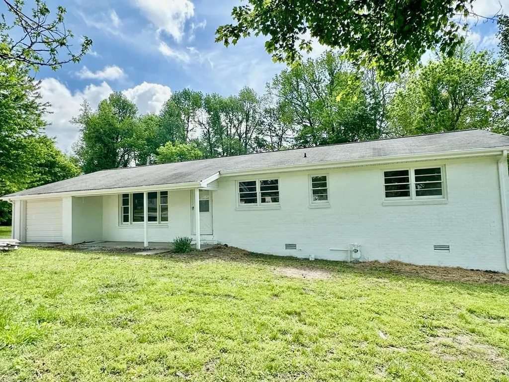 910 N Holly Street Monterey TN 38574