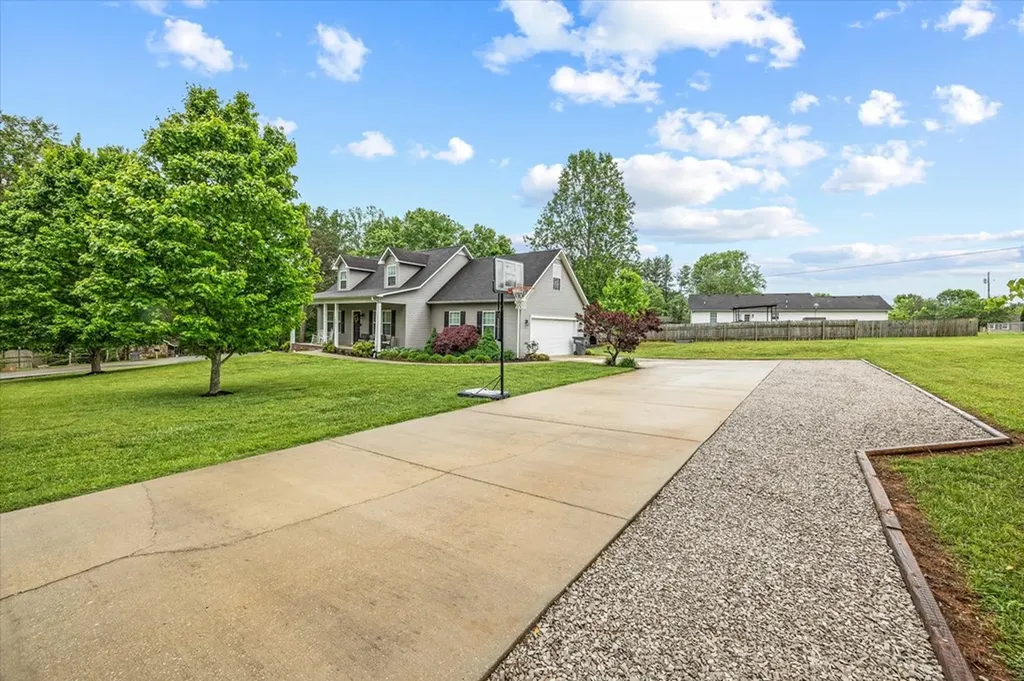 1531 Lake Villa Circle Cookeville TN 38506