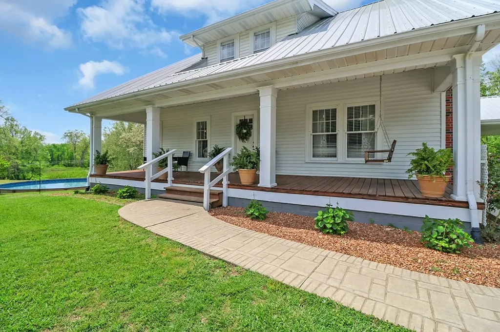 326 Taylor Avenue Jamestown TN 38556