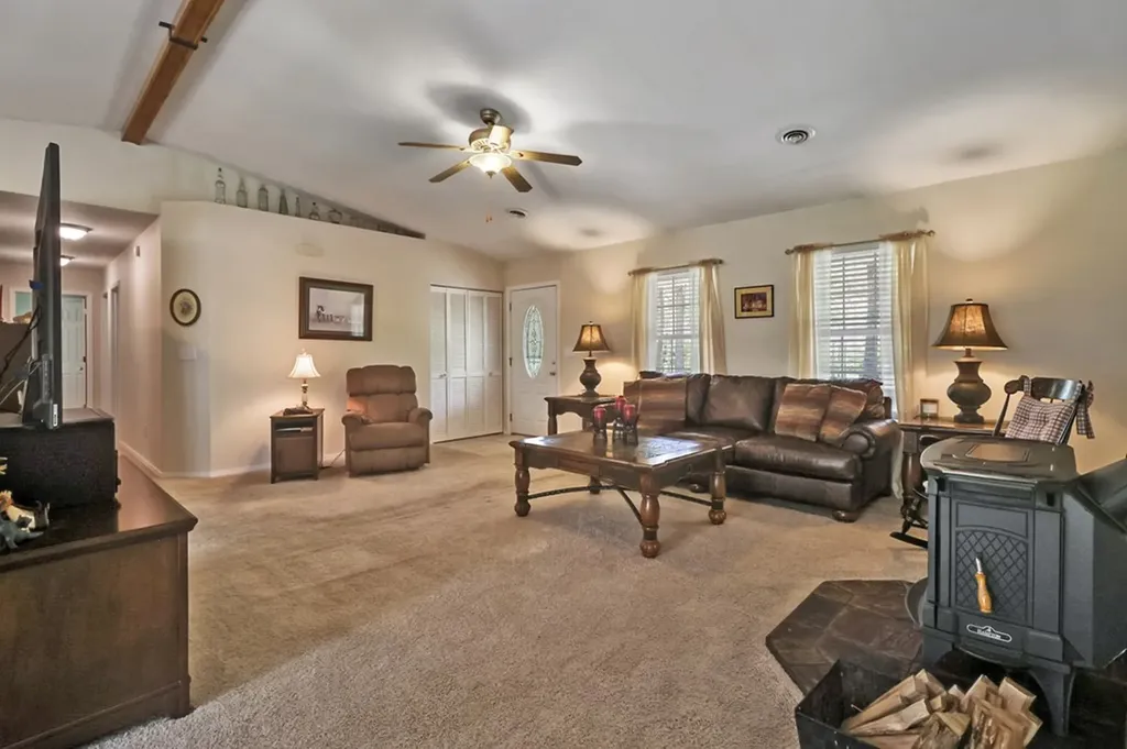 810 Wallace Way Grimsley TN 38565