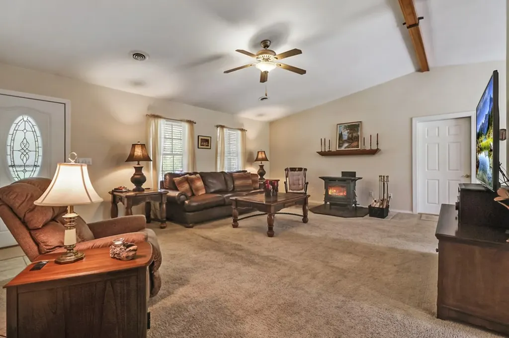 810 Wallace Way Grimsley TN 38565