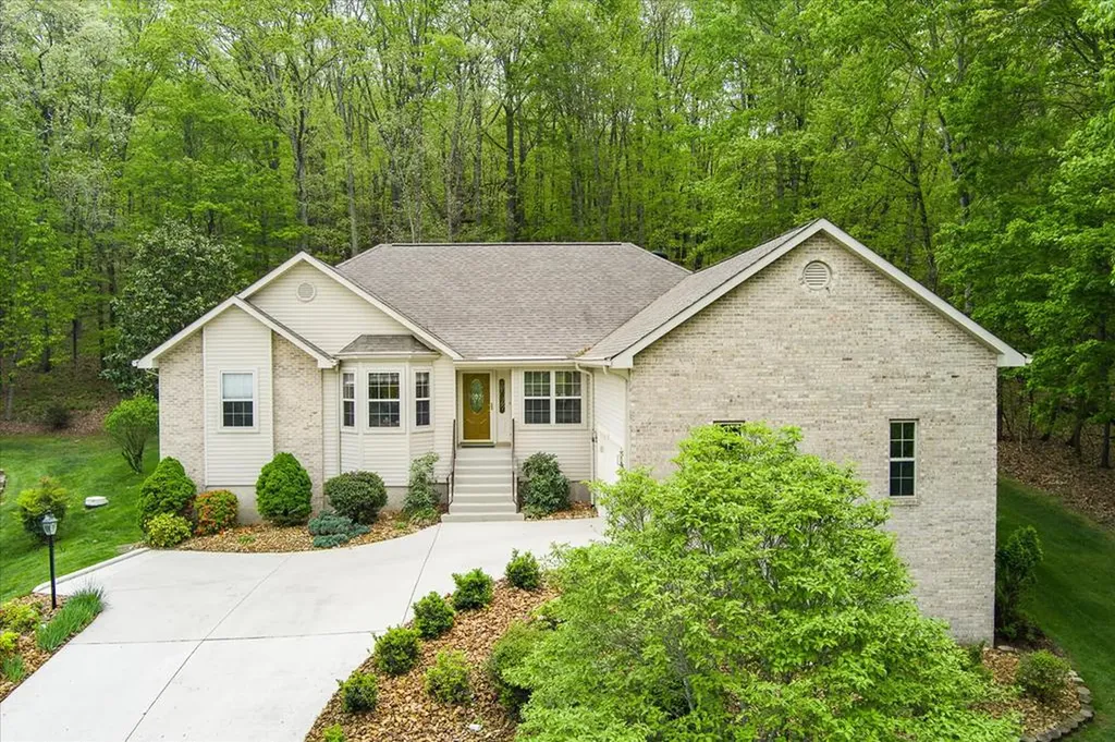 44 Chelteham Lane Crossville TN 38558