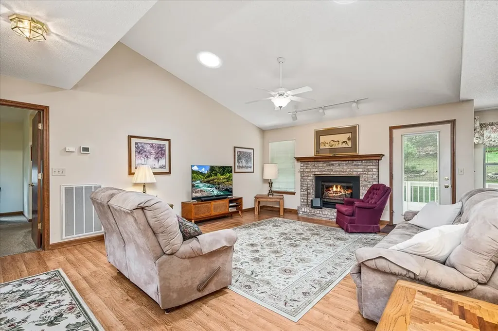 44 Chelteham Lane Crossville TN 38558