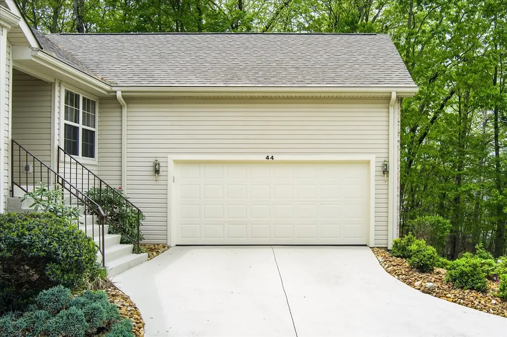 44 Chelteham Lane Crossville TN 38558