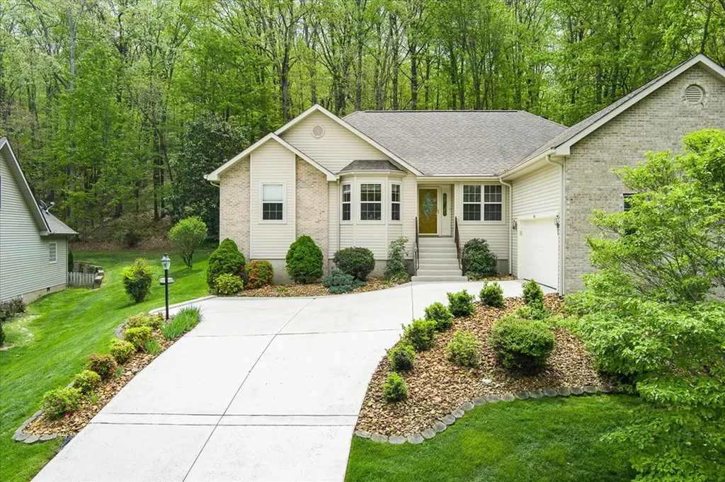 44 Chelteham Lane Crossville TN 38558