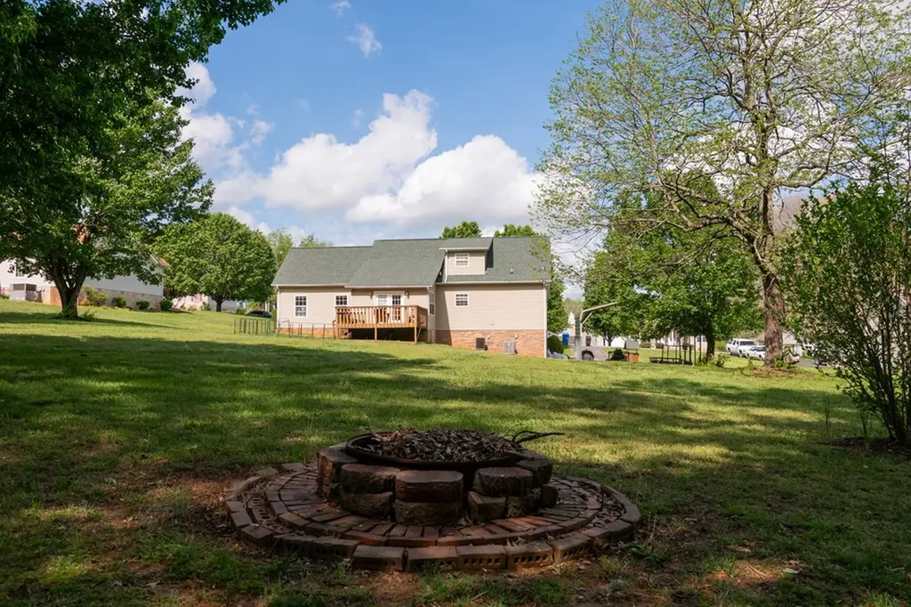 291 Poplar Point Rickman TN 38580