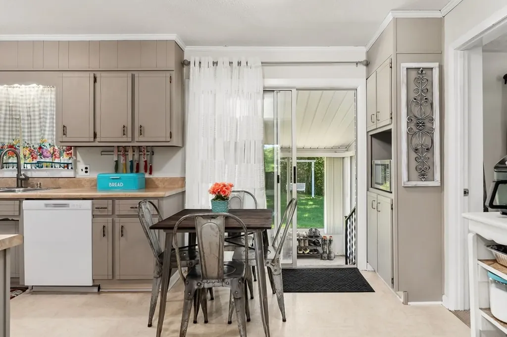 6662 Antioch Road Smithville TN 37166