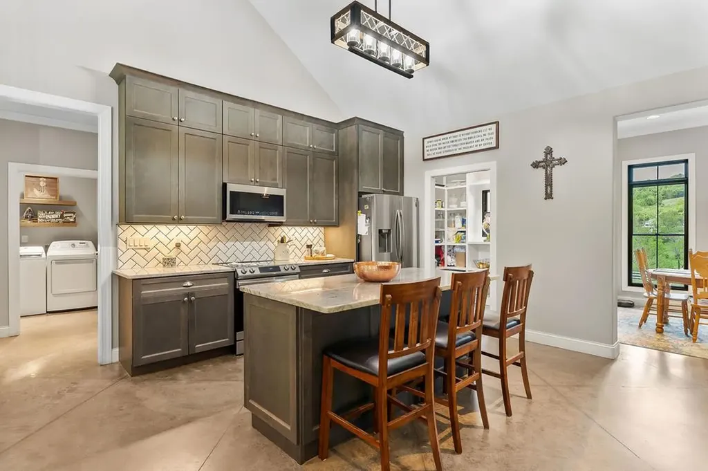 14436 Indian Springs Road Buffalo Valley TN 38548