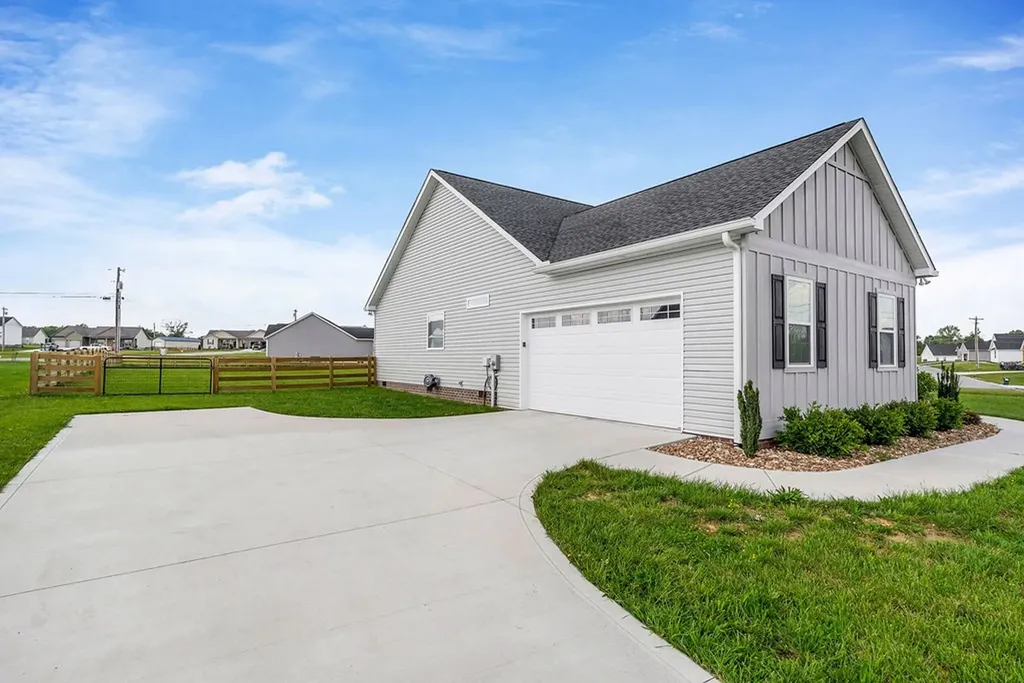 2763 Autumn Woods Trail Cookeville TN 38501