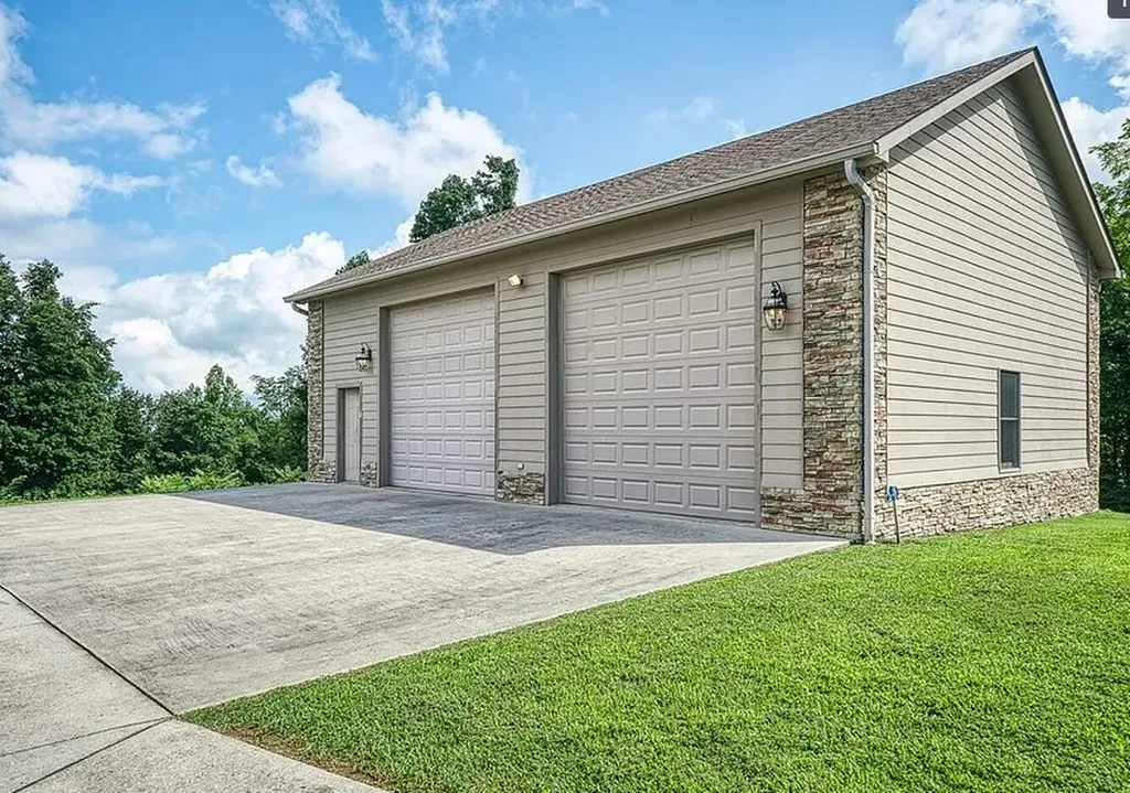 5579 Pendergrass Road Byrdstown TN 38549