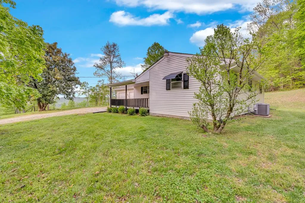 8150 Round Cove Road Sparta TN 38583