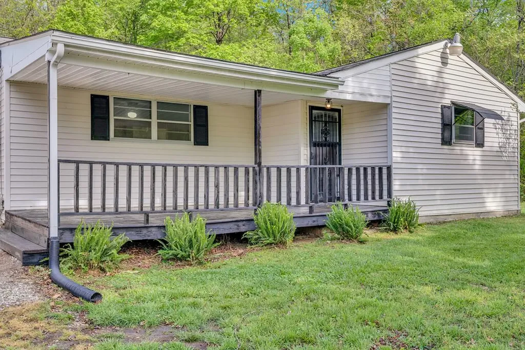 8150 Round Cove Road Sparta TN 38583