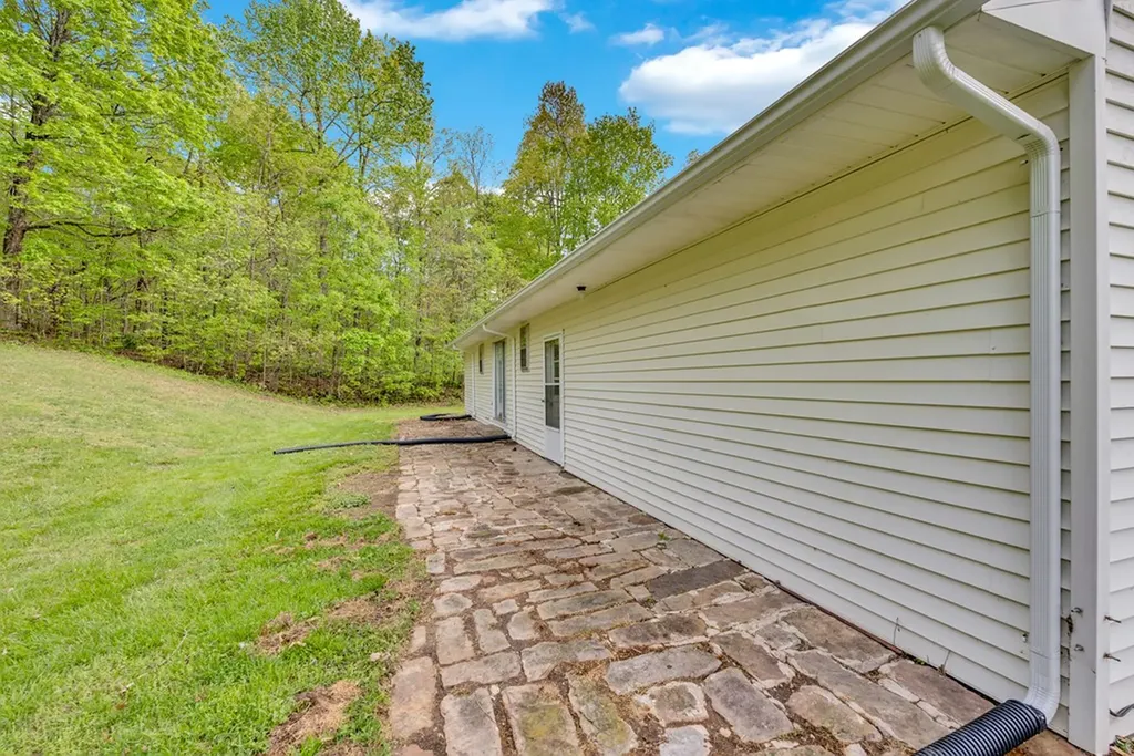 8150 Round Cove Road Sparta TN 38583