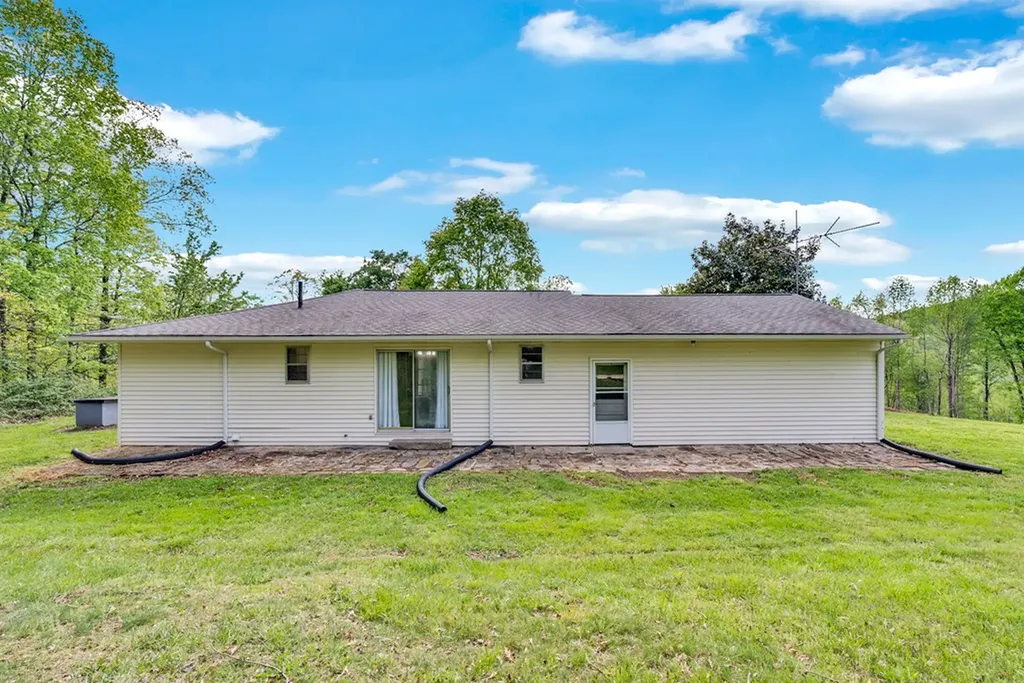 8150 Round Cove Road Sparta TN 38583