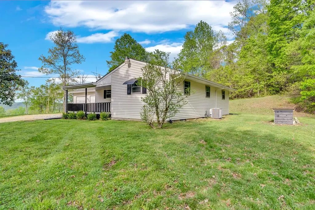 8150 Round Cove Road Sparta TN 38583