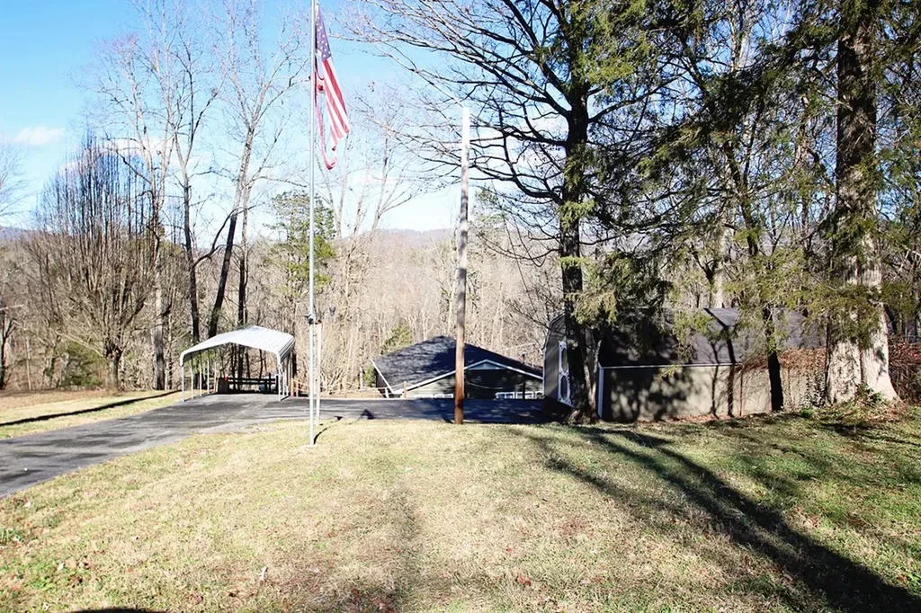 82 Lawson Road Sparta TN 38583