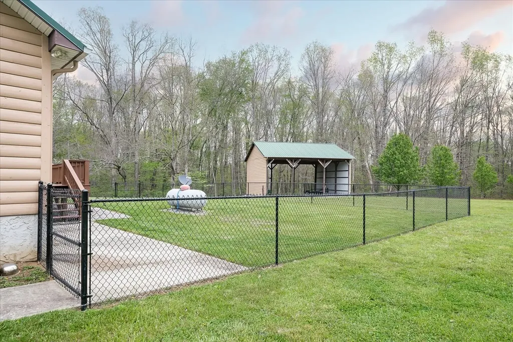 547 Clear Creek Lane Monterey TN 38574