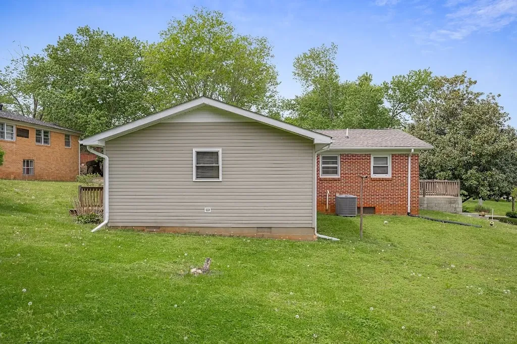 404 Oakley Street Livingston TN 38570