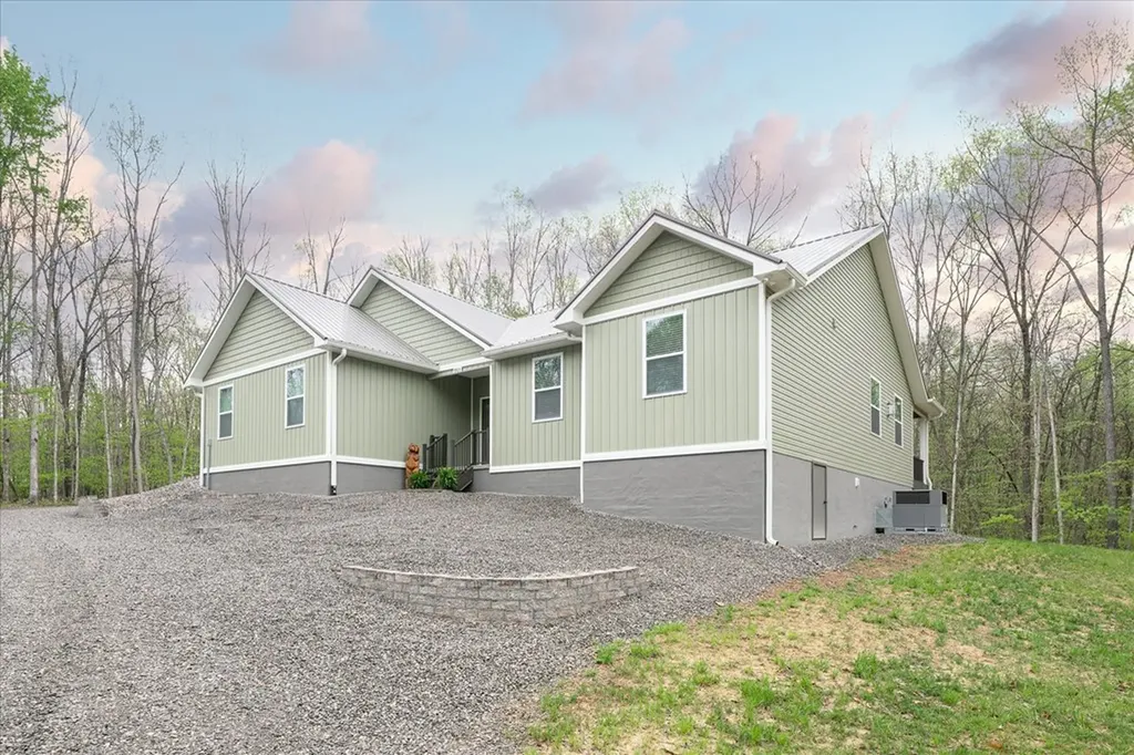 1721 Huckleberry Monterey TN 38574