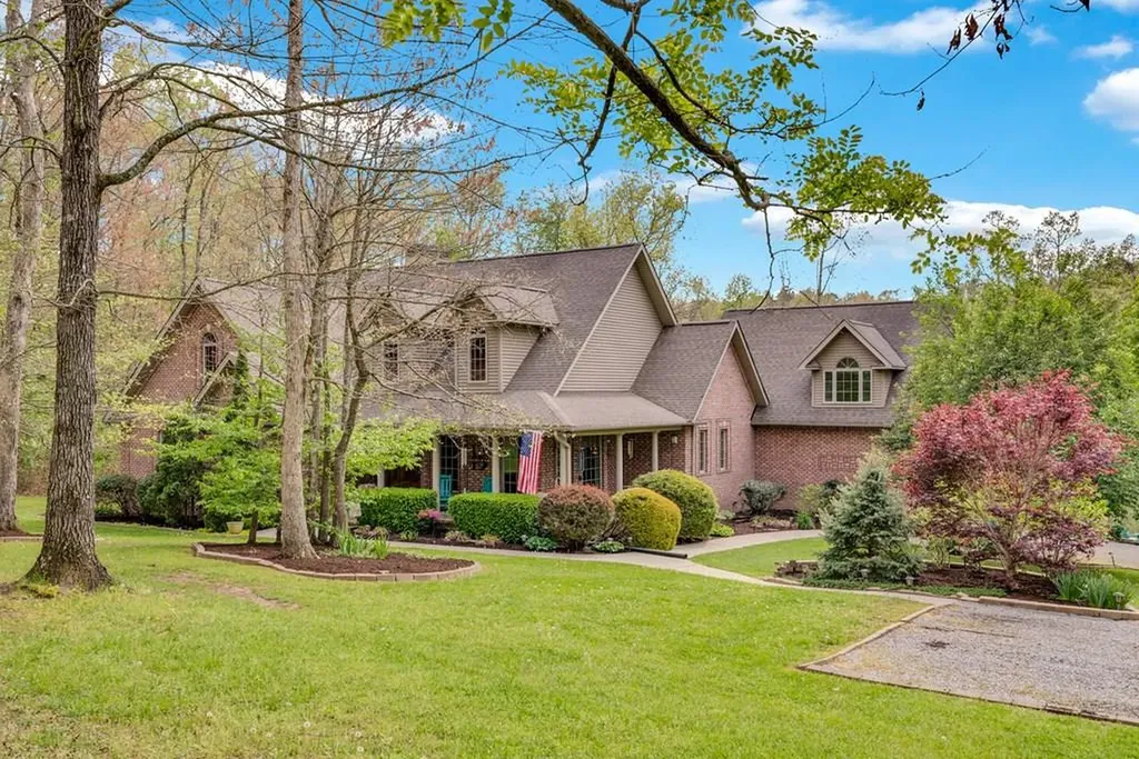 321 Clinchfield Drive Monterey TN 38574