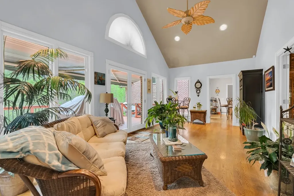 321 Clinchfield Drive Monterey TN 38574