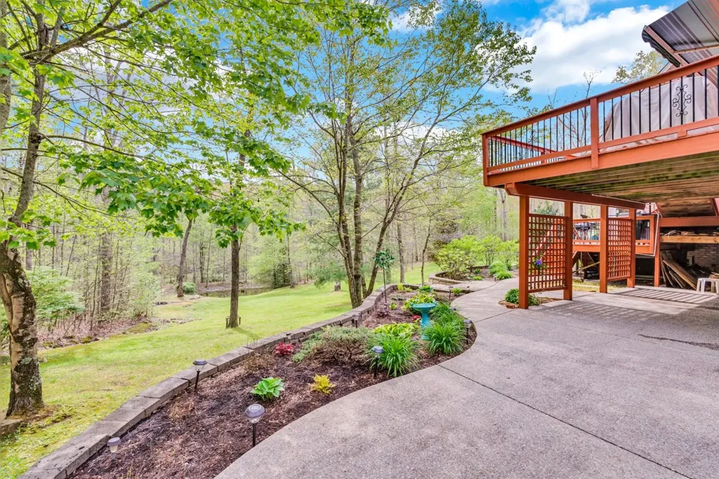 321 Clinchfield Drive Monterey TN 38574