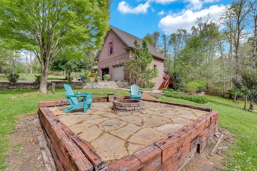 321 Clinchfield Drive Monterey TN 38574