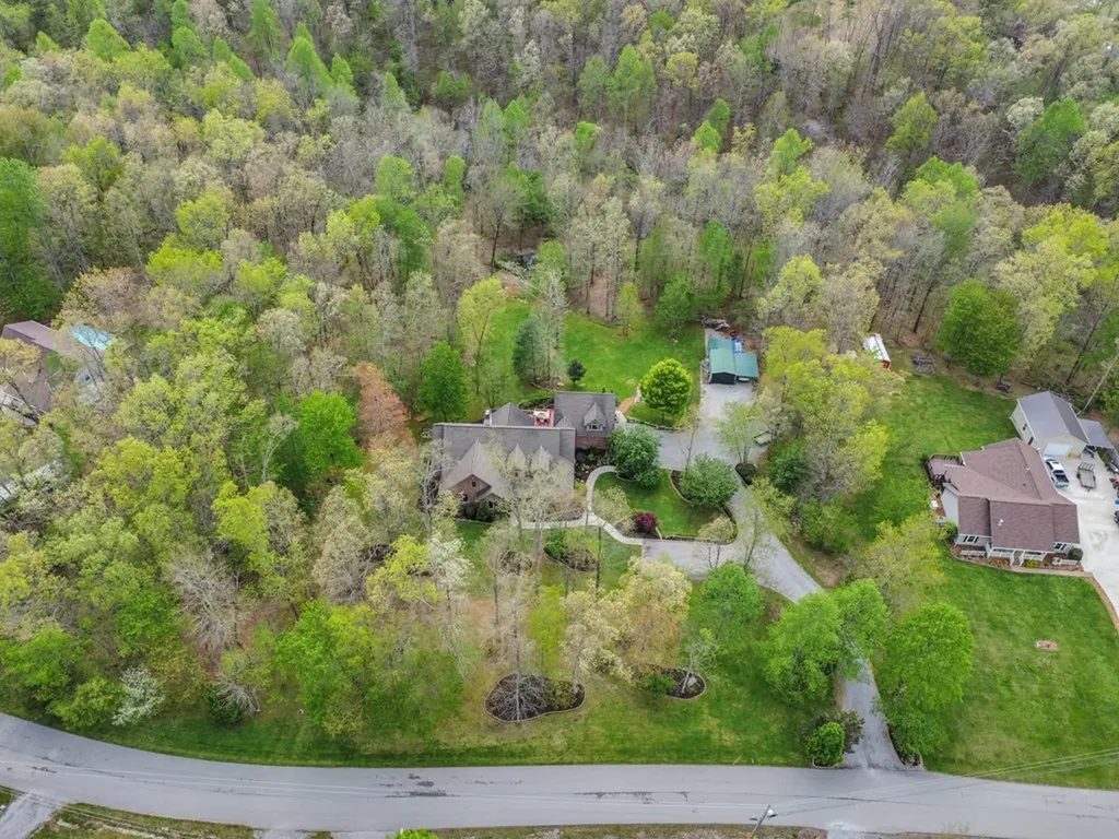 321 Clinchfield Drive Monterey TN 38574