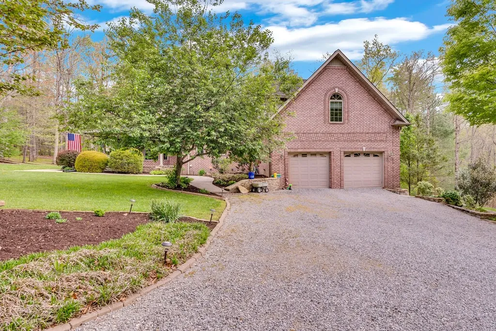 321 Clinchfield Drive Monterey TN 38574