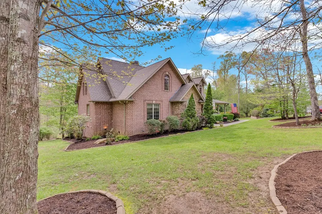 321 Clinchfield Drive Monterey TN 38574