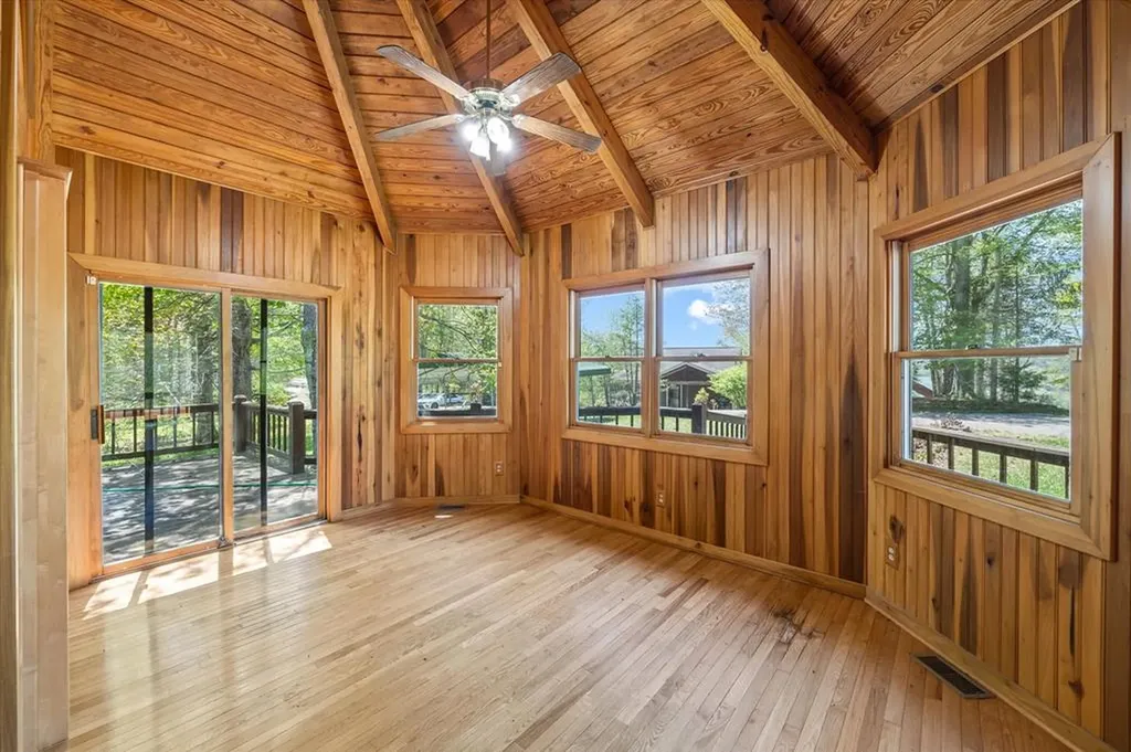 117 Falcon Drive Byrdstown TN 38549