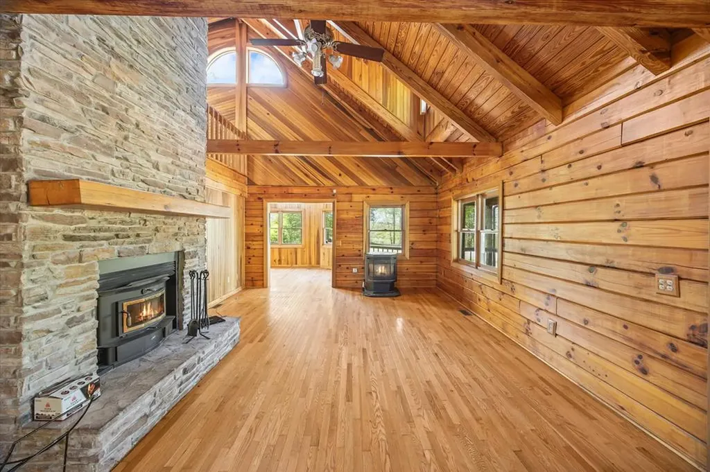 117 Falcon Drive Byrdstown TN 38549