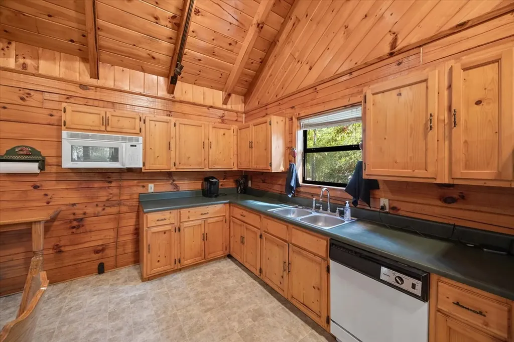 103 Hundred Oaks Loop Jamestown TN 38556