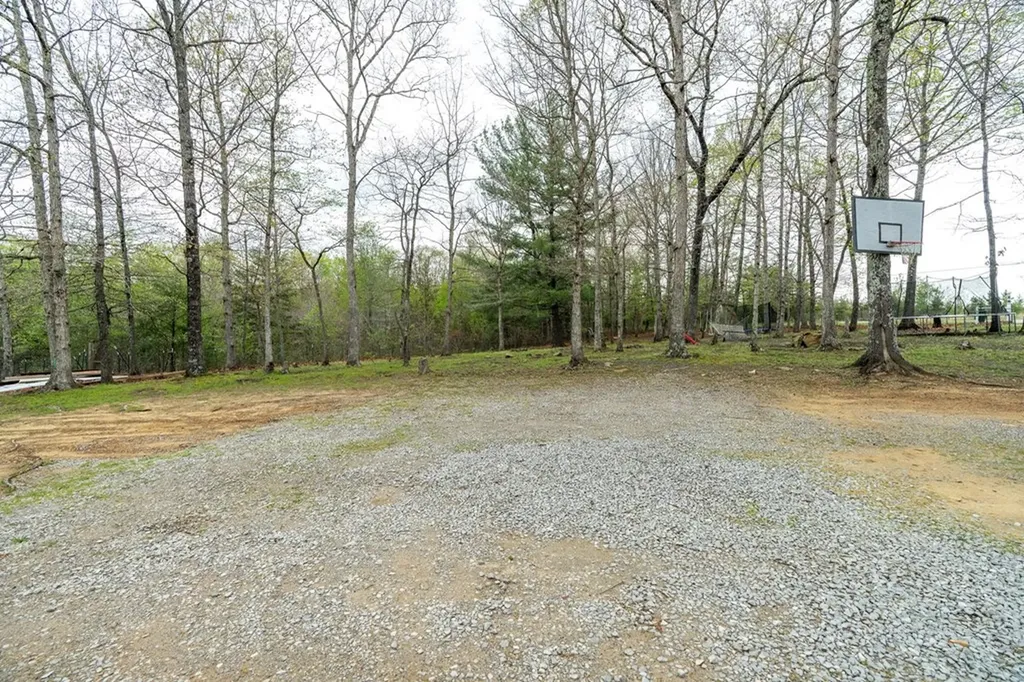 2338 Mountain Creek Road Crossville TN 38572