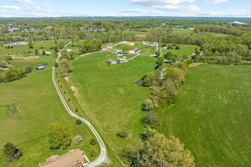 793 Elmore Town Road Baxter TN 38544