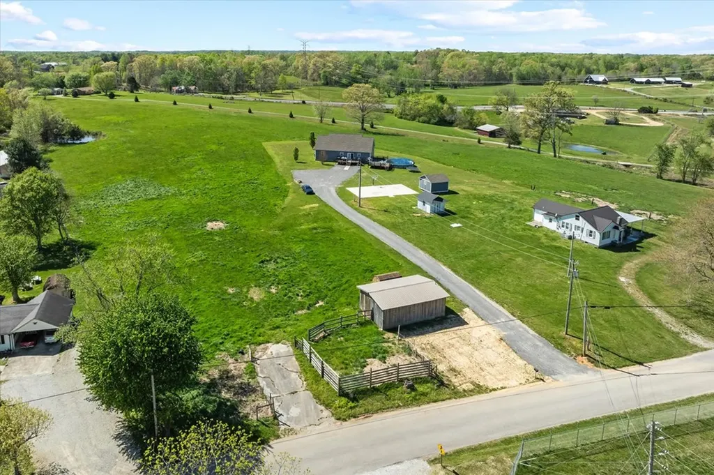 793 Elmore Town Road Baxter TN 38544