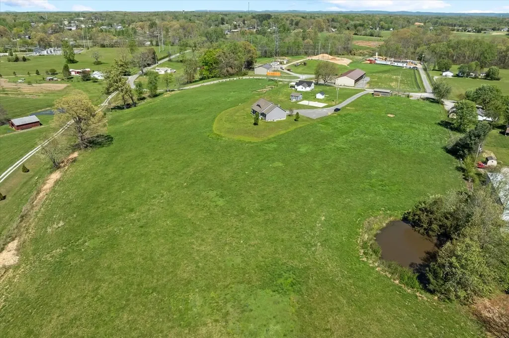 793 Elmore Town Road Baxter TN 38544