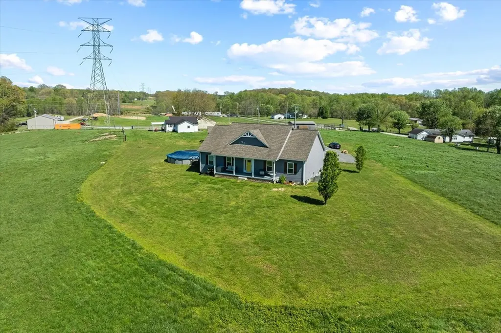 793 Elmore Town Road Baxter TN 38544